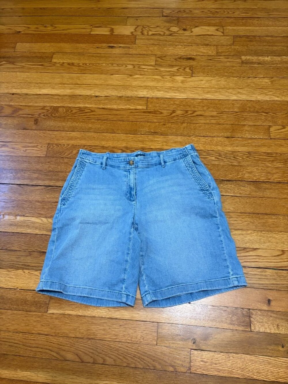 J Jill Denim Shorts Women's Size 16 Inseam 9.5" Mid Rise Light Wash Blue